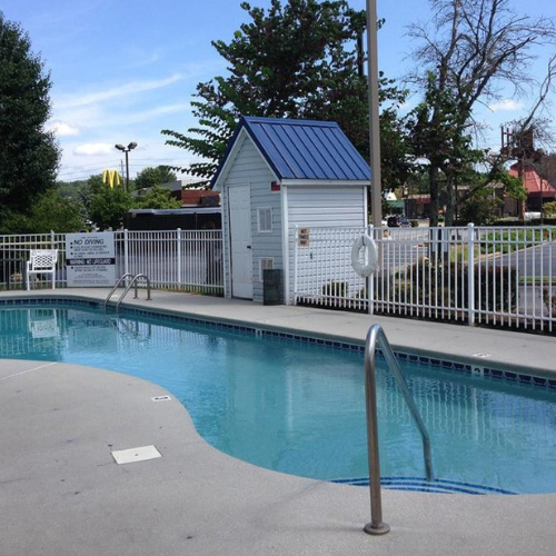 Guest Inn Hotel swimming Pool