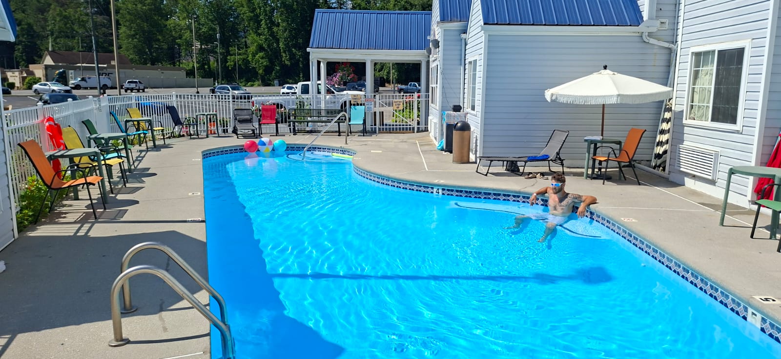 hotel with pool Pigeon Forge